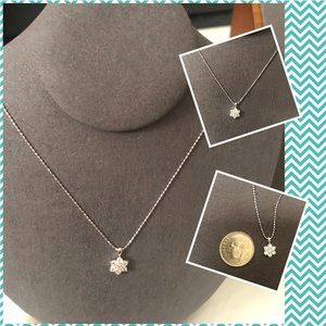 DAINTY 18k Japan White gold with diamond pendant